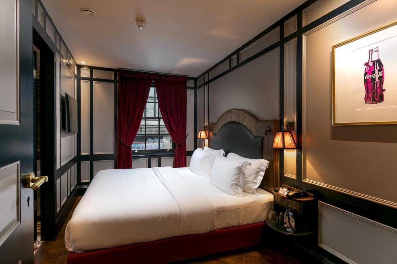 Lux Room Window,509872281:JPEG